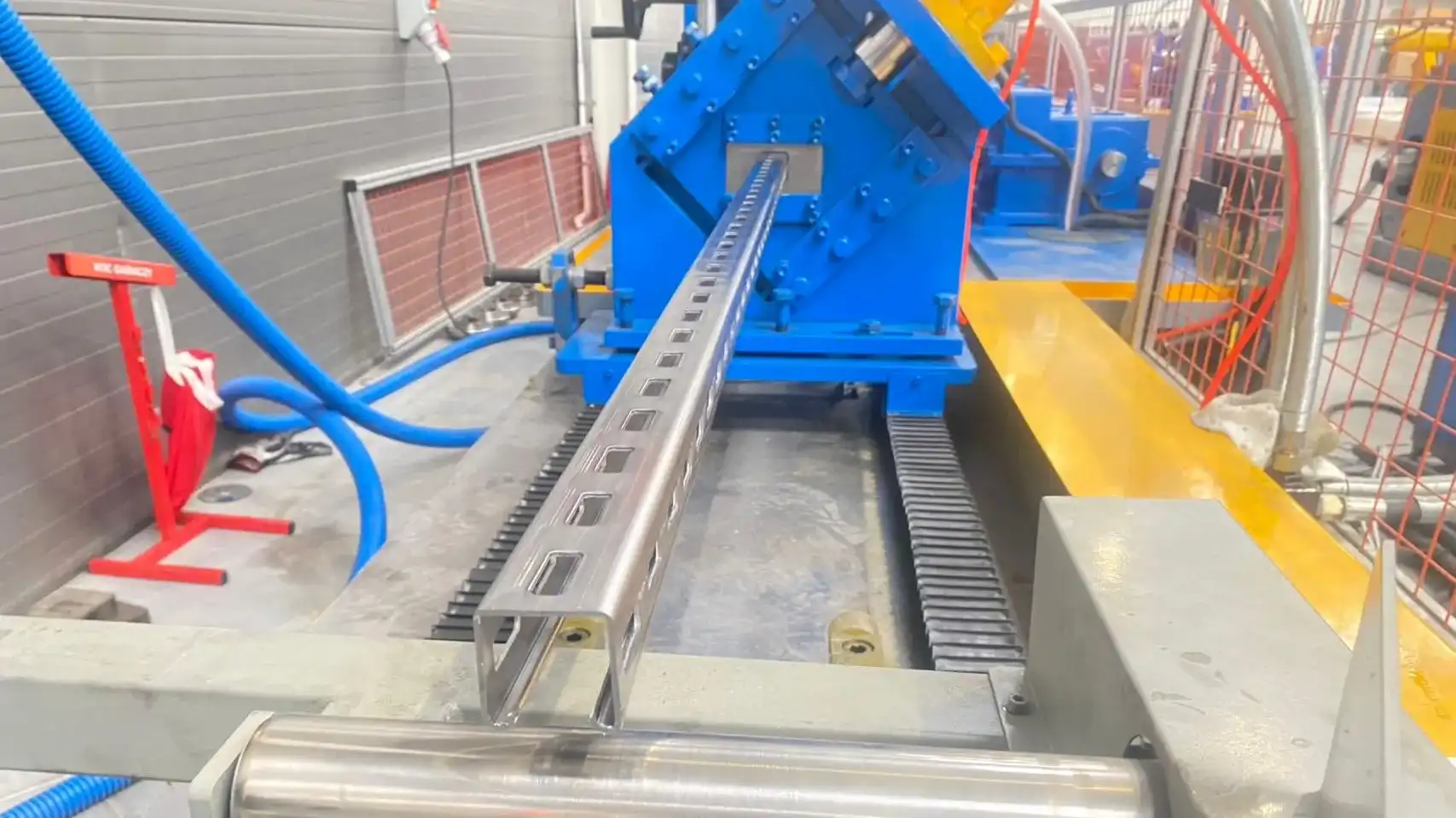 solar struct channel roll forming line