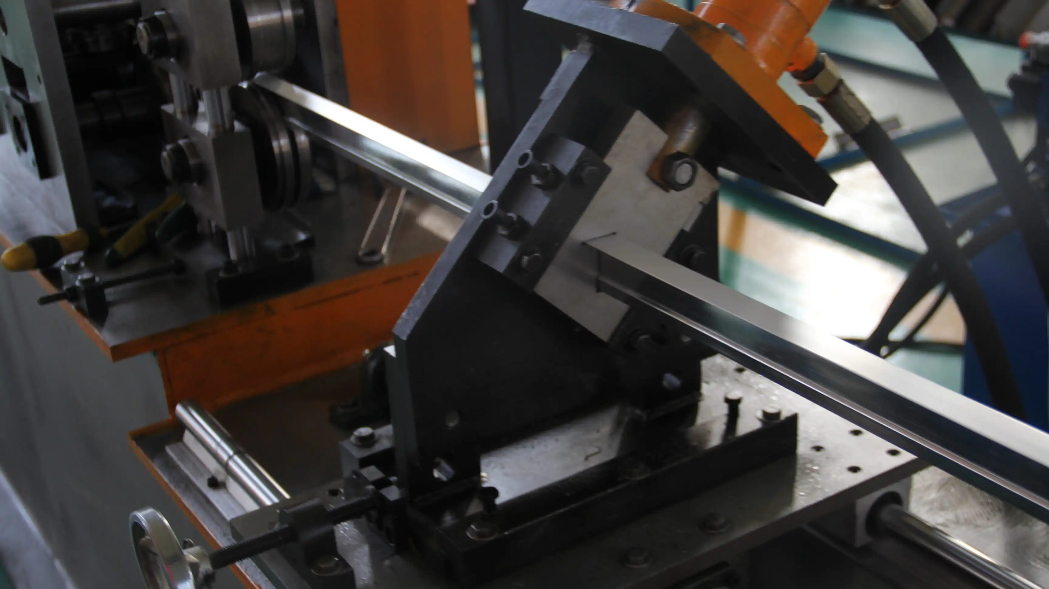 fully automatic ceiling T grid roll forming machine