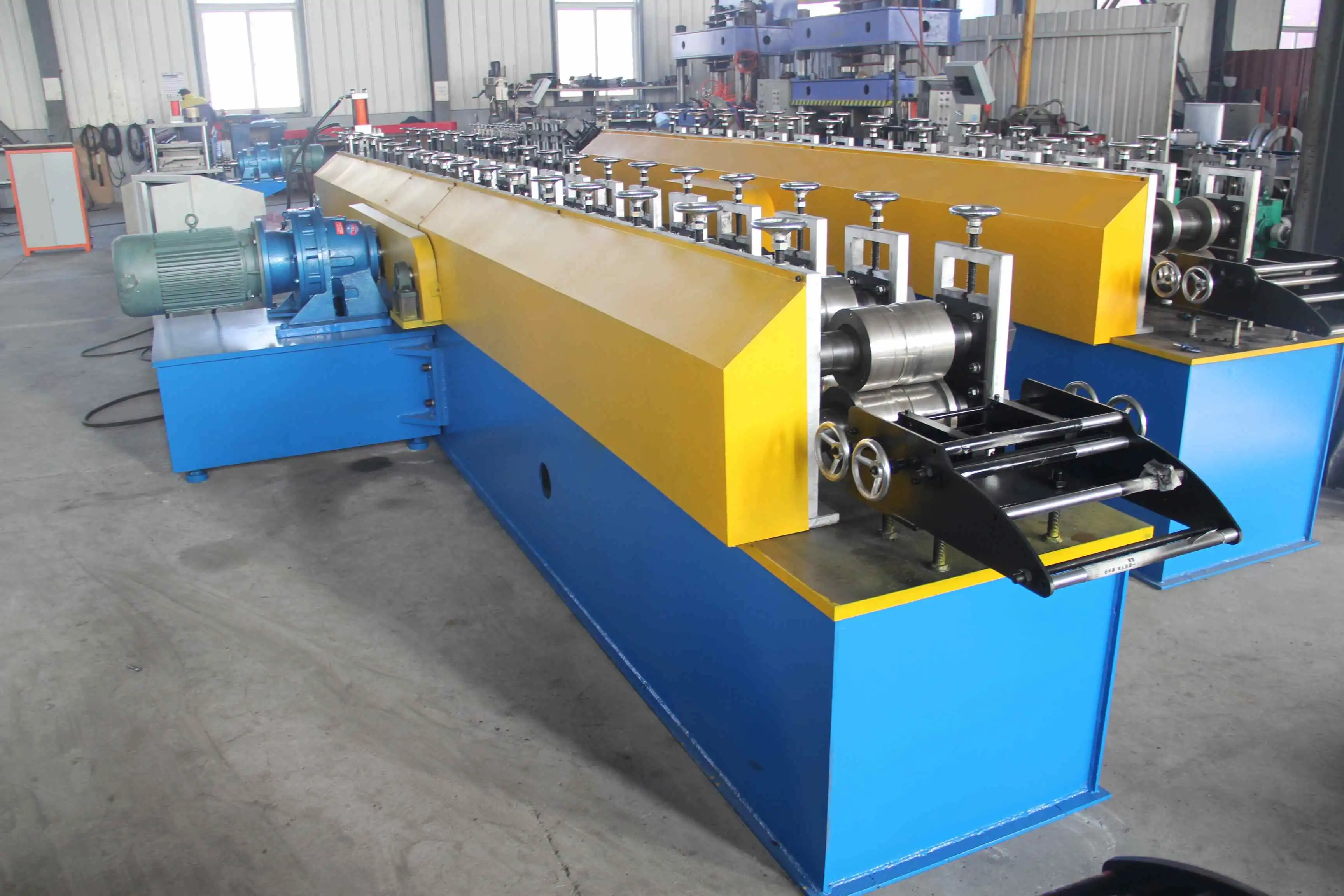 CU stud and track machine CU stud and track machine