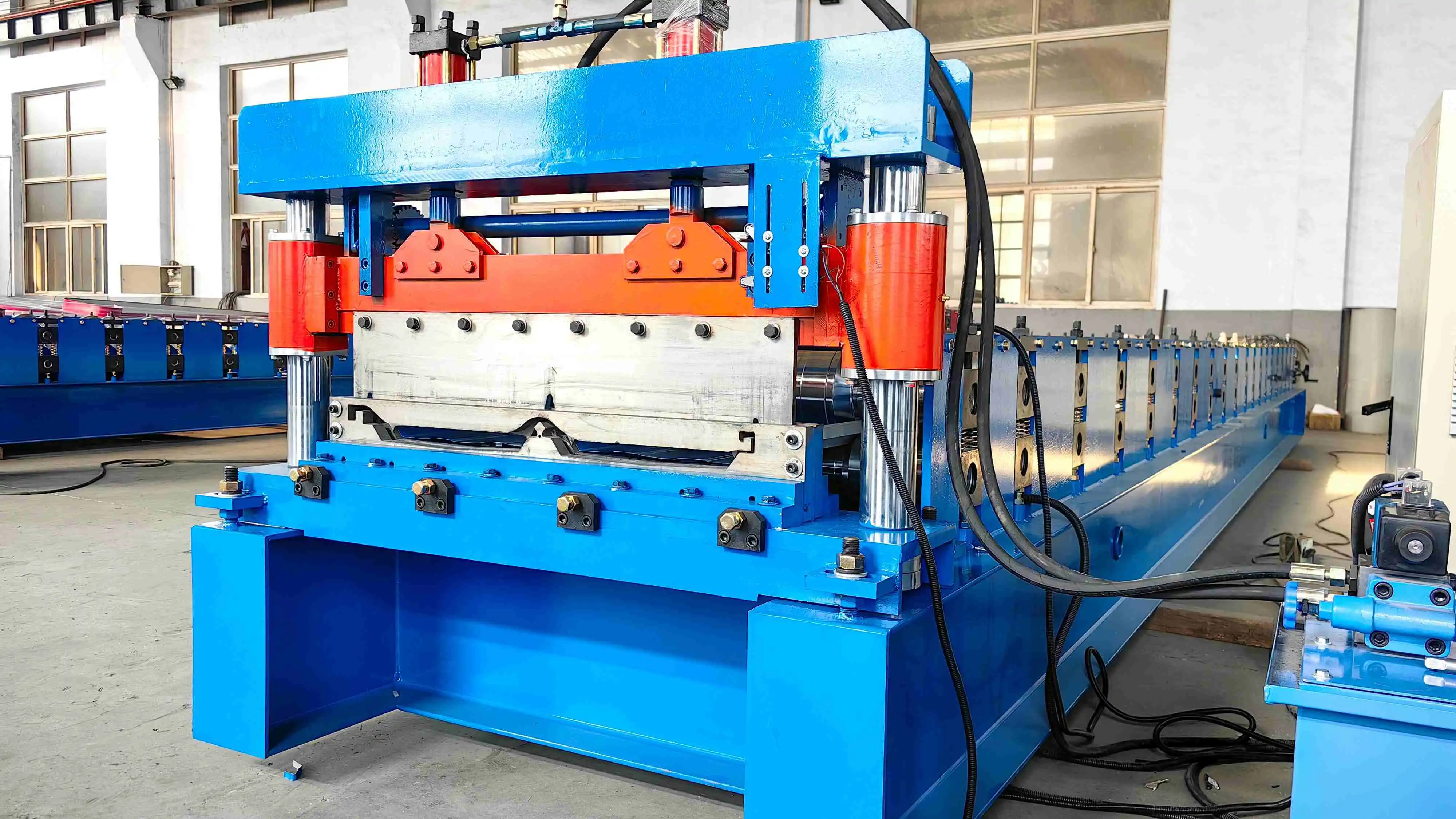 Standing Seam Roof Panel Machine vs Snap Lock Machine: Key Differences